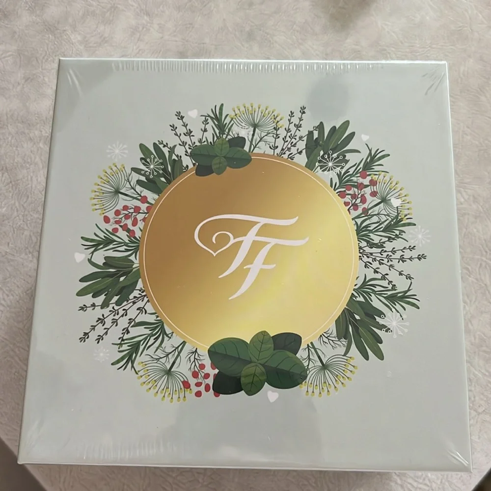 Fancy feast 2023 ornament new in box
